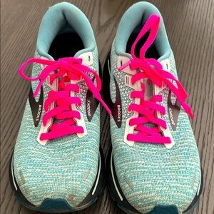 Brooks Women's Athletic Shoes - Aqua and Neon Pink